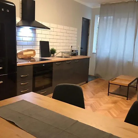 Appartamento Eu Metro Station, Center, Lovely 3-bedroom Apartment, Free Parking