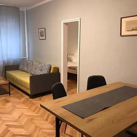 Eu Metro Station, Center, Lovely 3-bedroom Apartment, Free Parking شقة *