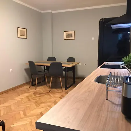Apartment Eu Metro Station, Center, Lovely 3-bedroom Apartment, Free Parking *