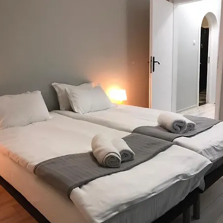 Eu Metro Station, Center, Lovely 3-bedroom Apartment, Free Parking *