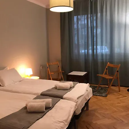 Апартамент Eu Metro Station, Center, Lovely 3-bedroom Apartment, Free Parking